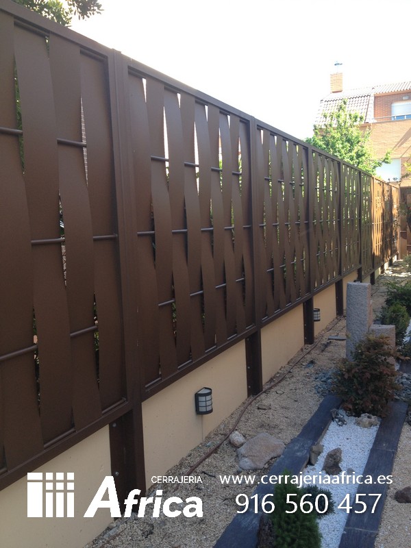 Vallas perimetrales metálicas y cerramientos para jardines en Madrid